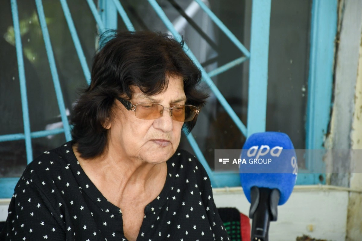 Zemfira Qafarova: Atam Sibirdə olanda anam boşandı, “Kirpi”nin rəssamına ərə getdi - MÜSAHİBƏ