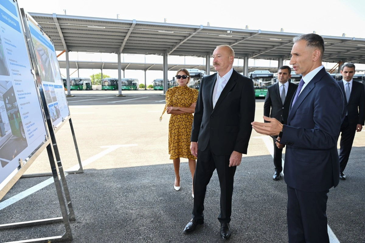 Prezident İlham Əliyev Naxçıvanda elektrik mühərrikli yeni avtobuslara baxıb, dəmir yolu infrastrukturunda aparılan yenidənqurma işləri ilə tanış olub - YENİLƏNİB - VİDEO