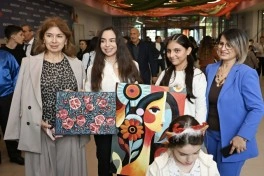 ADA Məktəbində xeyriyyə məqsədli ənənəvi Payız festivalı – “Məhsul bayramı” təşkil edilib
