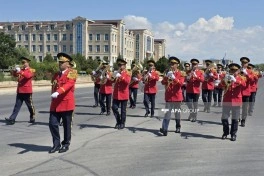 Naxçıvanda hərbi orkestrin müşayiəti ilə yürüş başlayıb - FOTO