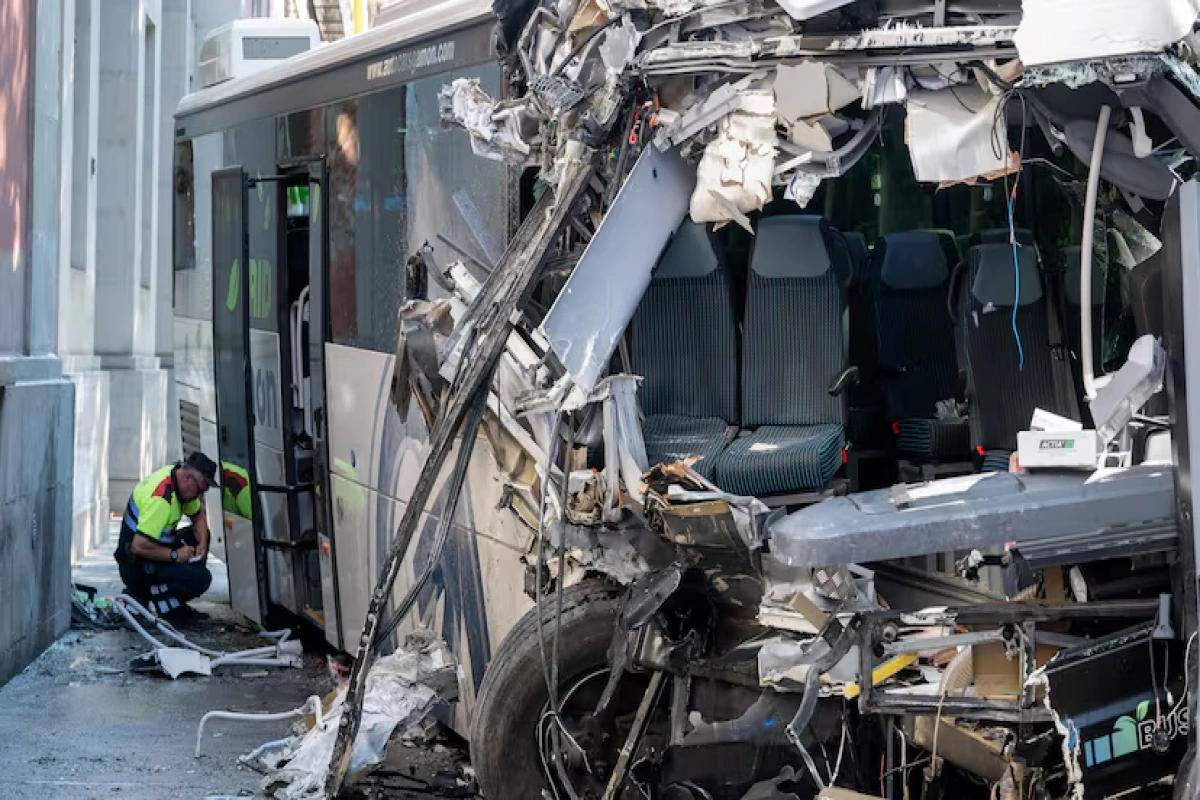 İspaniyada avtobus binaya çırpılıb, 46 nəfər xəsarət alıb