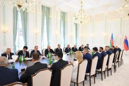 Prezident İlham Əliyevin Şuşada Slovakiya Prezidenti ilə geniş tərkibdə görüşü olub - FOTO - YENİLƏNİB