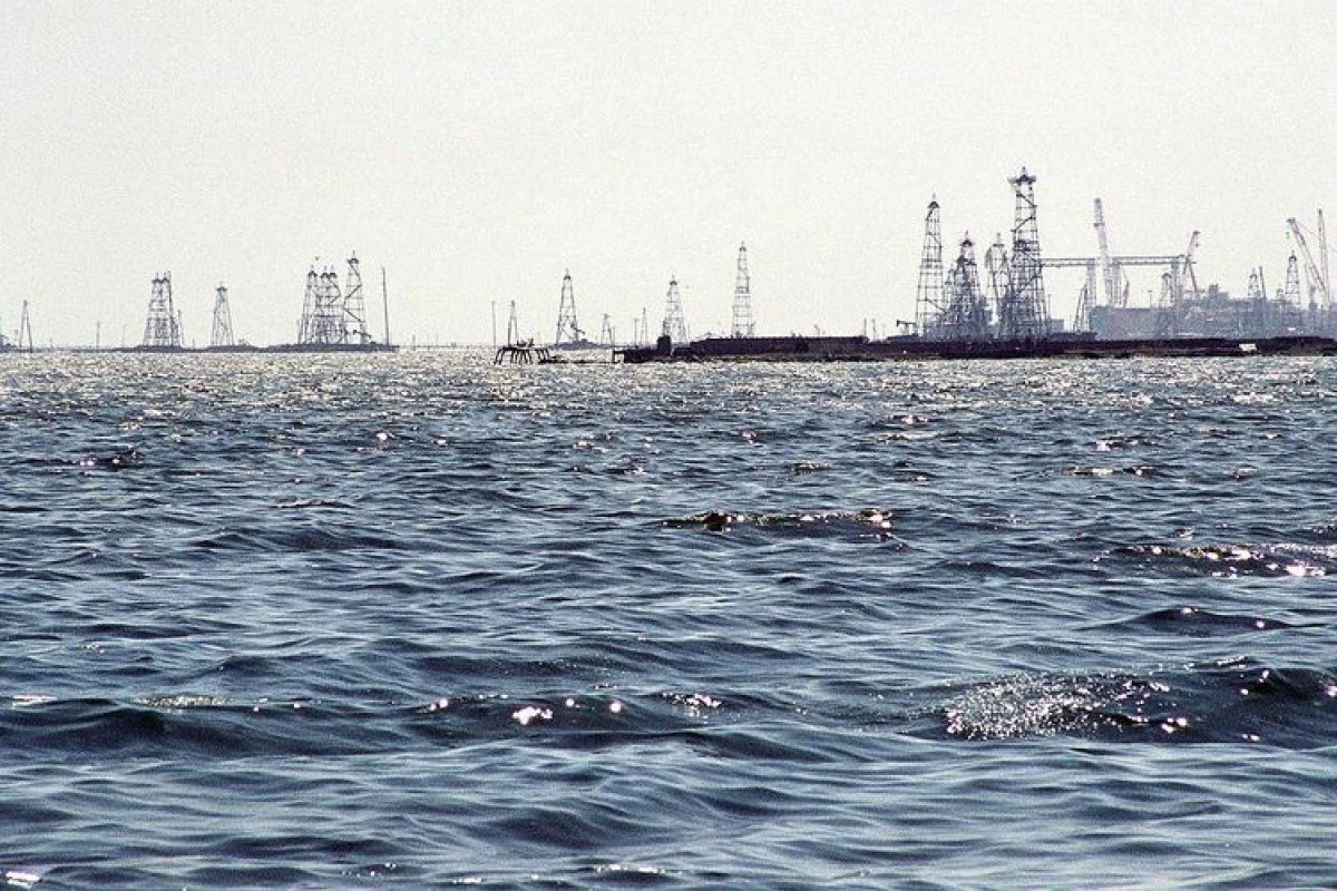 “Azneft” küləkli hava şəraiti ilə əlaqədar təhlükəsizlik tədbirlərini gücləndirib