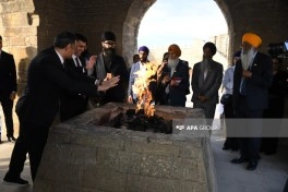 Beynəlxalq konfransın iştirakçıları Atəşgah Məbədi kompleksinə səfər ediblər - FOTO