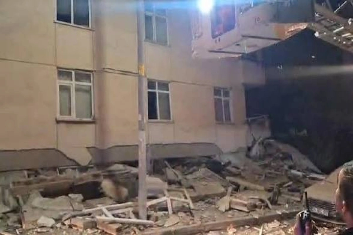 İstanbulda dağıntılar altında qalan 12 nəfərdən 6-sı xilas edilib - YENİLƏNİB-2
