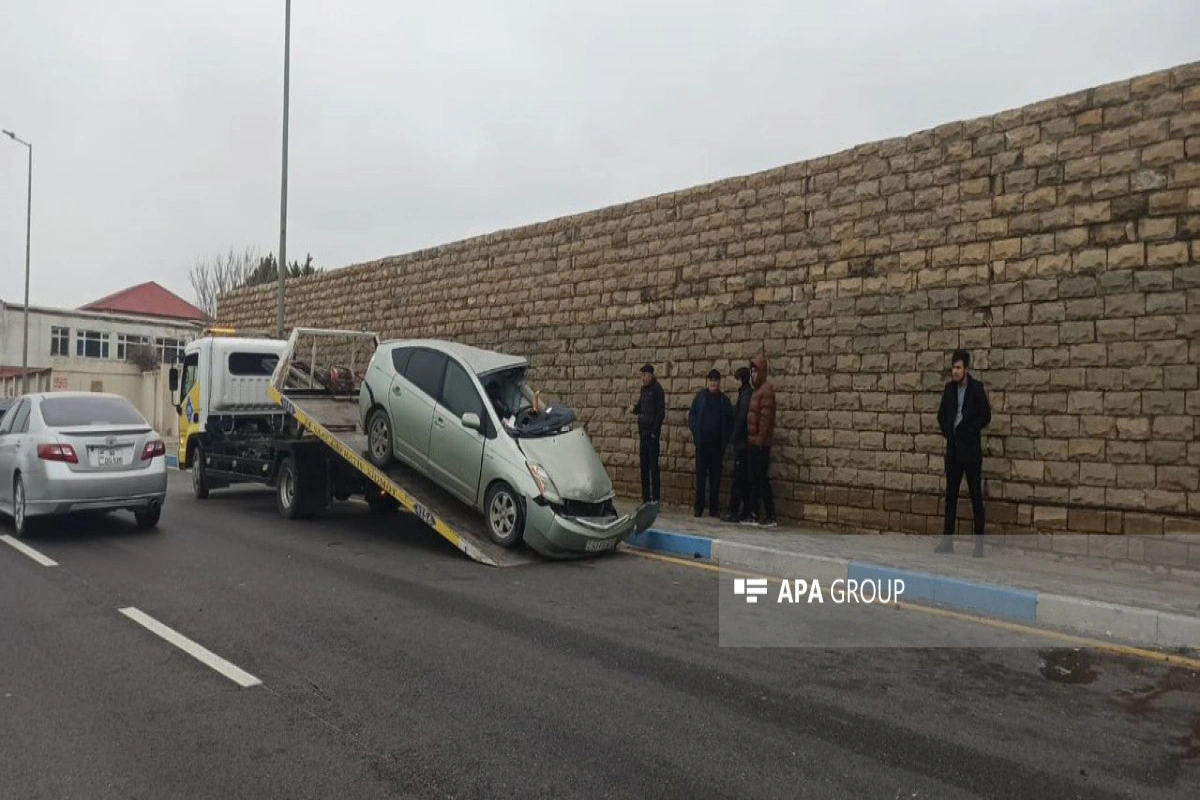 Sumqayıtda Prius yük maşını ilə toqquşub, xəsarət alan var - FOTO