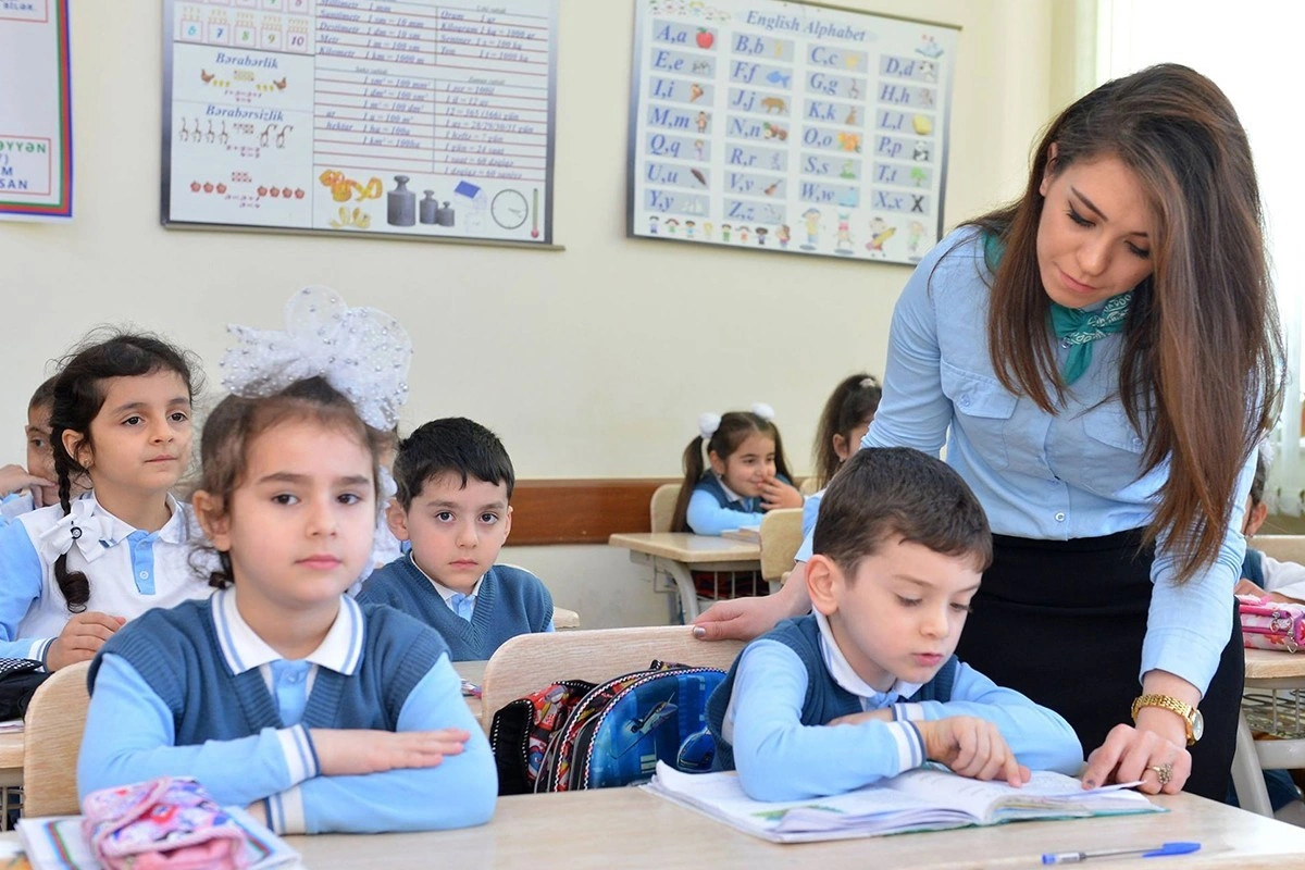 Deputat: Vahid məktəbli forması təhsil mühitində bərabərlik və məsuliyyət hissini gücləndirir
