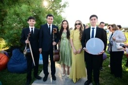 Leyla Əliyeva və Alona Əliyeva Xeyirxahlıq Festivalında iştirak ediblər