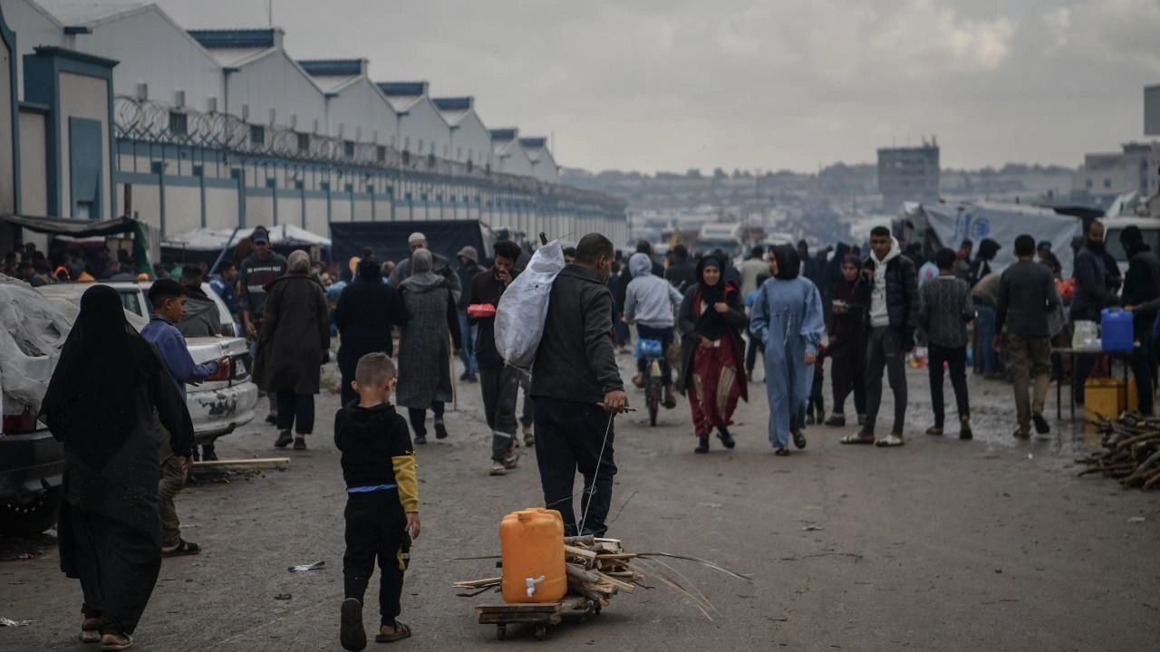 Rəfaha sığınan qəzzalılar...  - Fotolar