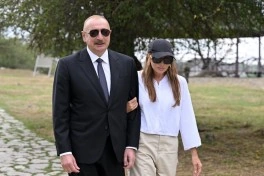 Prezident Şamaxıda Pir Ömər Sultan ziyarətgahında aparılan konservasiya işləri ilə tanış olub - YENİLƏNİB - FOTO