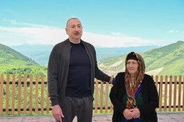 Prezident İlham Əliyev Şuşanın Böyük Qaladərəsi kəndində görülən işlərlə tanış olub, sakinlərlə görüşüb - FOTO - YENİLƏNİB