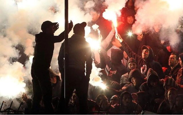Yunanıstanda azarkeşlərin stadionlara girişinə qadağa qoyuldu