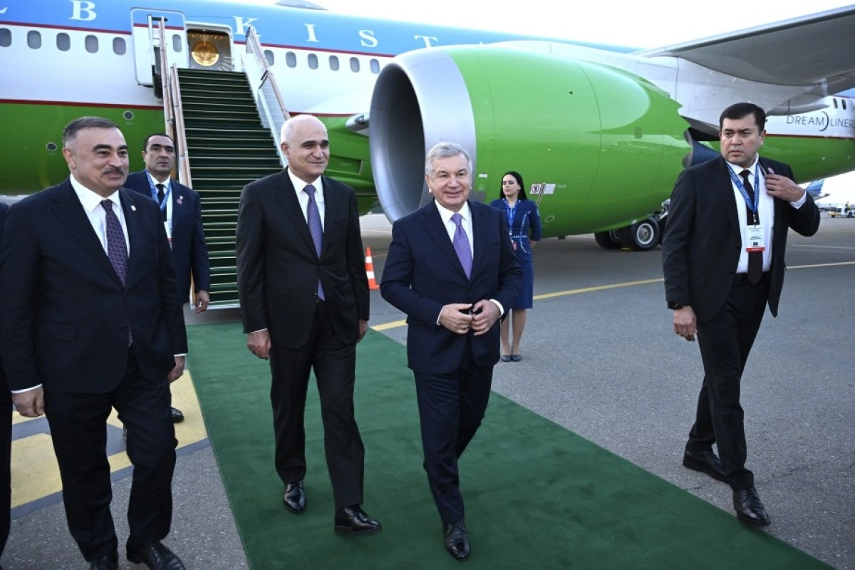 Şavkat Mirziyoyev Bakıya gəlib - YENİLƏNİB