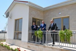 Azərbaycan və Slovakiya prezidentləri Ağdamın Baş Qərvənd kəndində görülən işlərlə tanış olublar, məktəbin təməli qoyulub - FOTO
