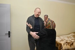 Prezident İlham Əliyev Şuşanın Böyük Qaladərəsi kəndində görülən işlərlə tanış olub, sakinlərlə görüşüb - FOTO