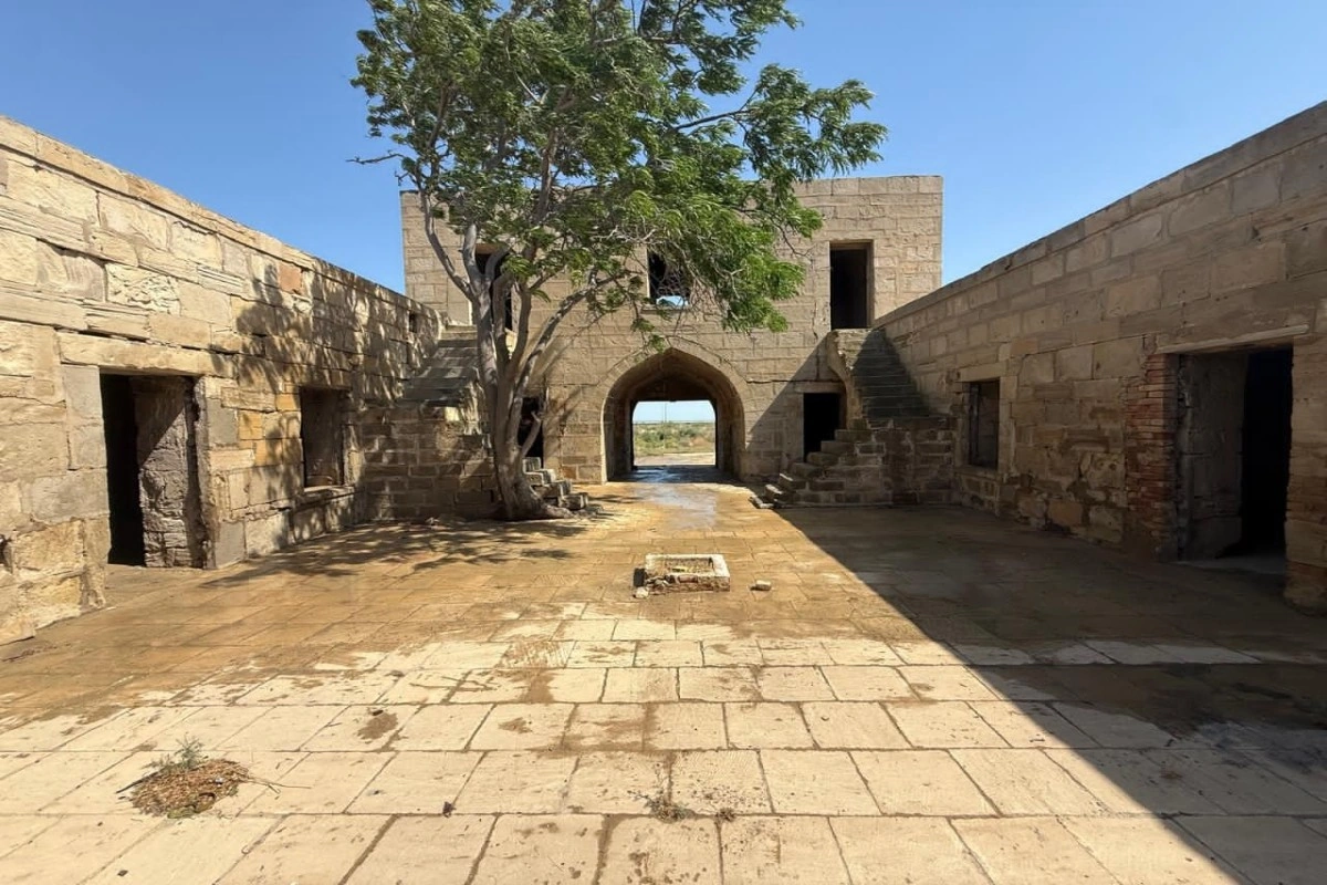 Səngəçal karvansarasına ziyan vurulub, hadisəni törətmiş şəxslər məsuliyyətə cəlb olunacaq - FOTO