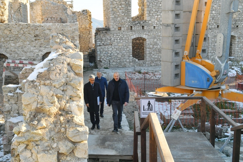 Prezident Aşağı Gövhər Ağa məscidində  - Fotolar