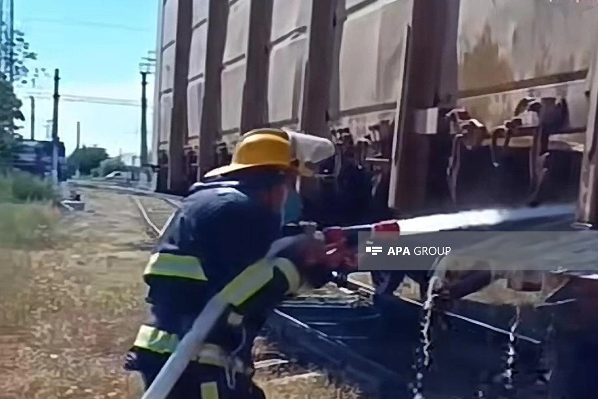 Yevlax dəmir yolu vağzalında yük vaqonunda yanğın olub - FOTOLENT