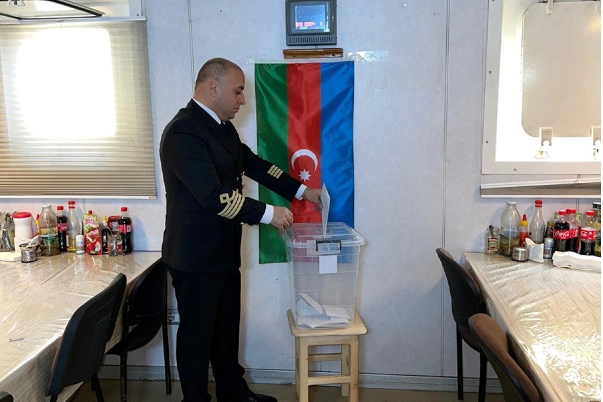 Xarici sularda üzən dənizçilər seçkilərdə iştirak ediblər - FOTO