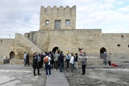 Beynəlxalq konfransın iştirakçıları Atəşgah Məbədi kompleksinə səfər ediblər - FOTO