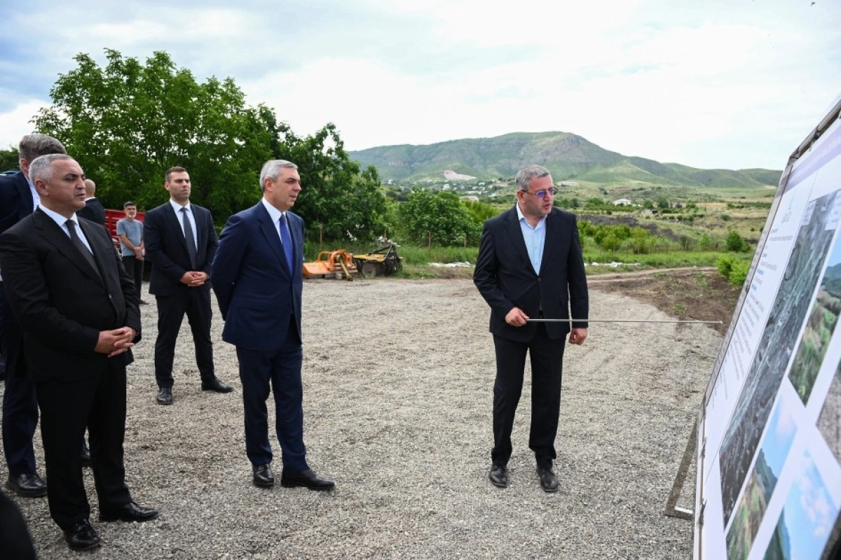 Əlaqələndirmə Qərargahının iclasının iştirakçıları Xocalıda salınmış intensiv meyvə bağları ilə tanış olub
