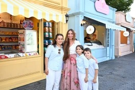 Leyla Əliyeva və Arzu Əliyeva “CandyFest” yay festivalını ziyarət edib və “Sehrli mirvari” su sirki şousunu izləyiblər - FOTO