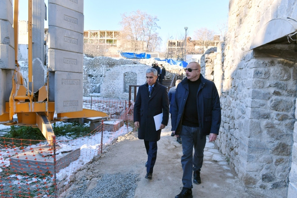 Prezident Aşağı Gövhər Ağa məscidində  - Fotolar