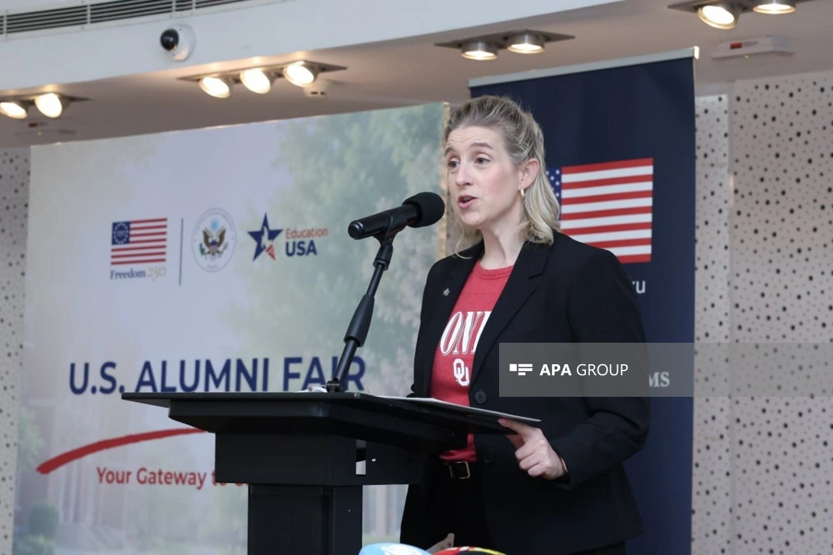 Emi Karlon Bakıda fəaliyyət göstərən aparıcı media qurumlarının nümayəndələri ilə qeyri-rəsmi görüş keçirib