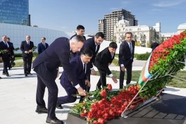 Anım Günü ilə əlaqədar ƏƏSMN kollektivi Zəfər abidəsini ziyarət edib