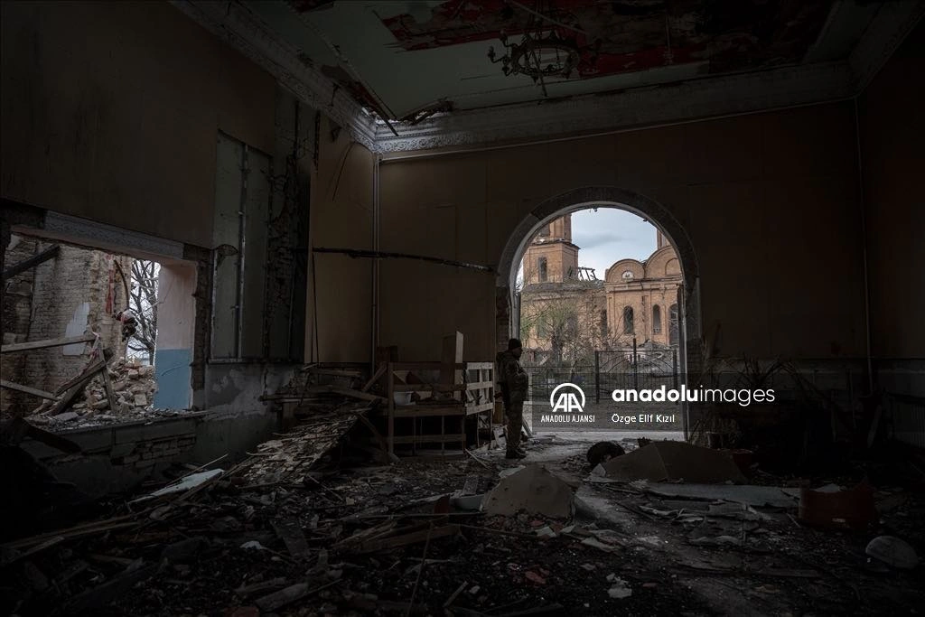 Müharibənin xaraba qoyduğu Ukrayna şəhəri...  - Fotolar