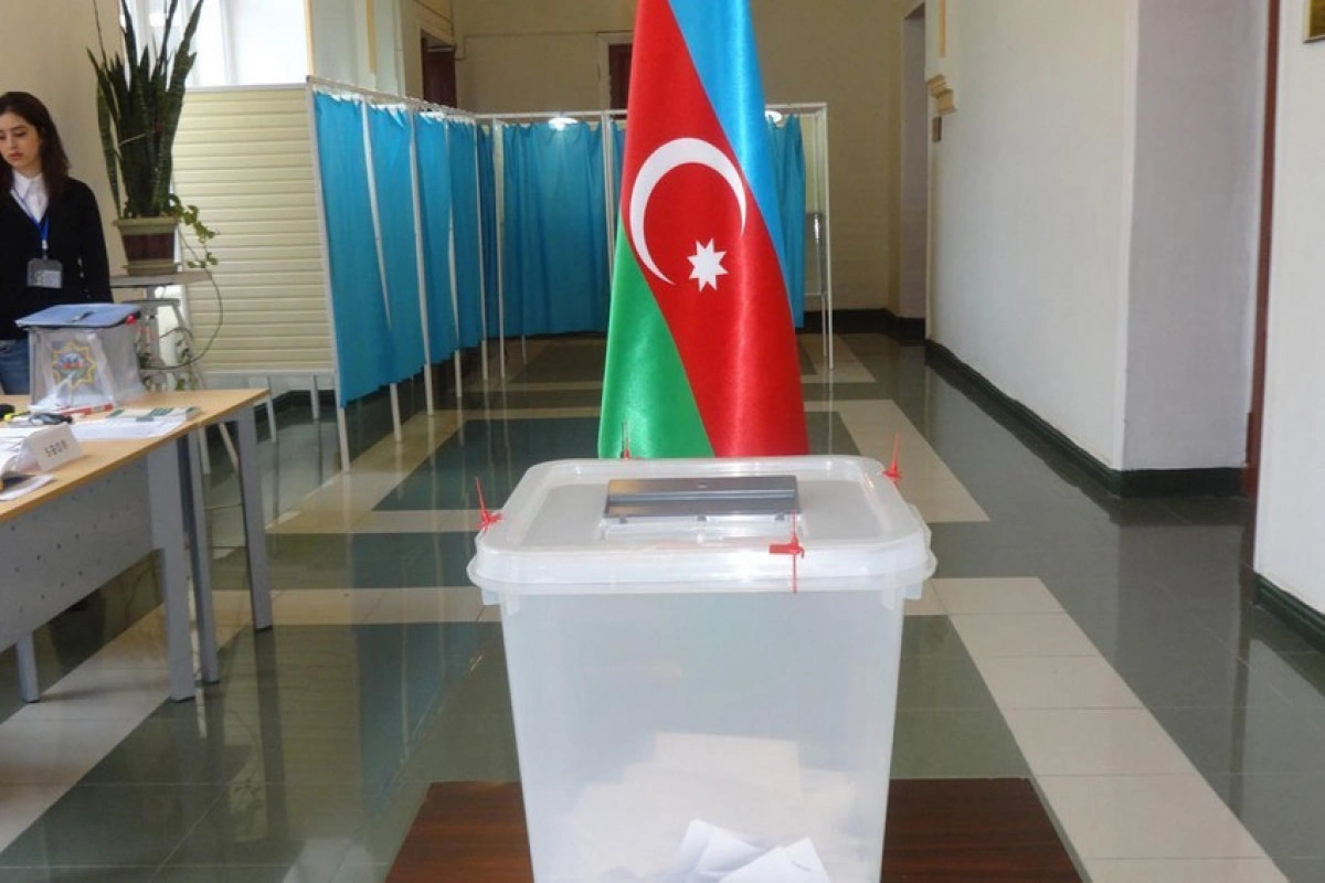 Azərbaycanda növbədənkənar prezident seçkiləri - CANLI YAYIM
