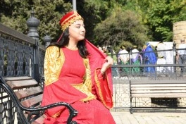 Bakının mərkəzində kəlağayı ilə yürüş keçirilib - FOTO