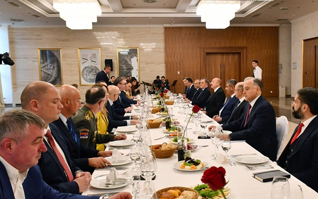 Azərbaycan və Serbiya prezidentlərinin geniş tərkibdə görüşü baş tutub