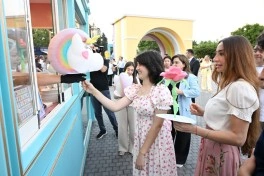 Leyla Əliyeva və Arzu Əliyeva “CandyFest” yay festivalını ziyarət edib və “Sehrli mirvari” su sirki şousunu izləyiblər - FOTO