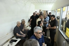 Arayik Harutyunyan və digərlərinin şikayətləri üzrə apellyasiya məhkəməsində hakimlər kollegiyası müşavirəyə gedib
