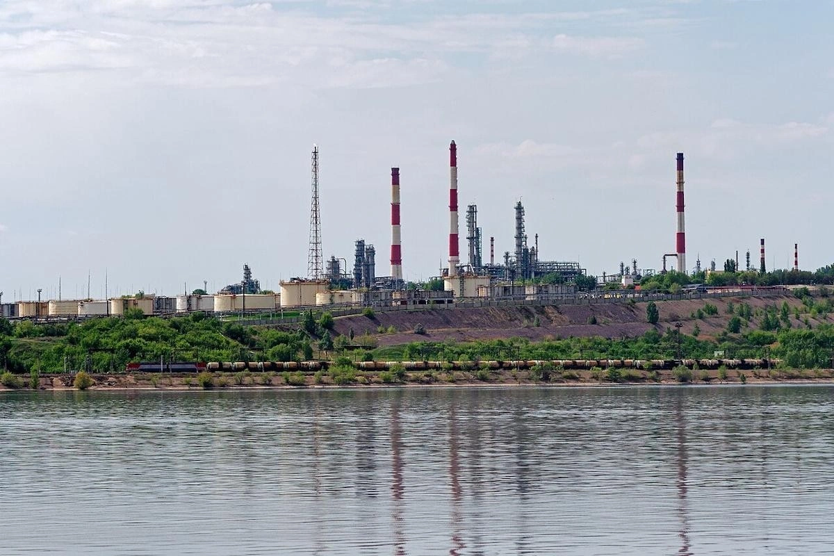 Reuters: Rusiya dron zərbəsindən sonra Saratov neft emalı zavodunun işini dayandırıb