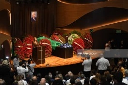 Nəriman Həsənzadə ilə vida mərasimi keçirilir, Prezident və Birinci vitse-prezident əklil göndərib - FOTO - YENİLƏNİB