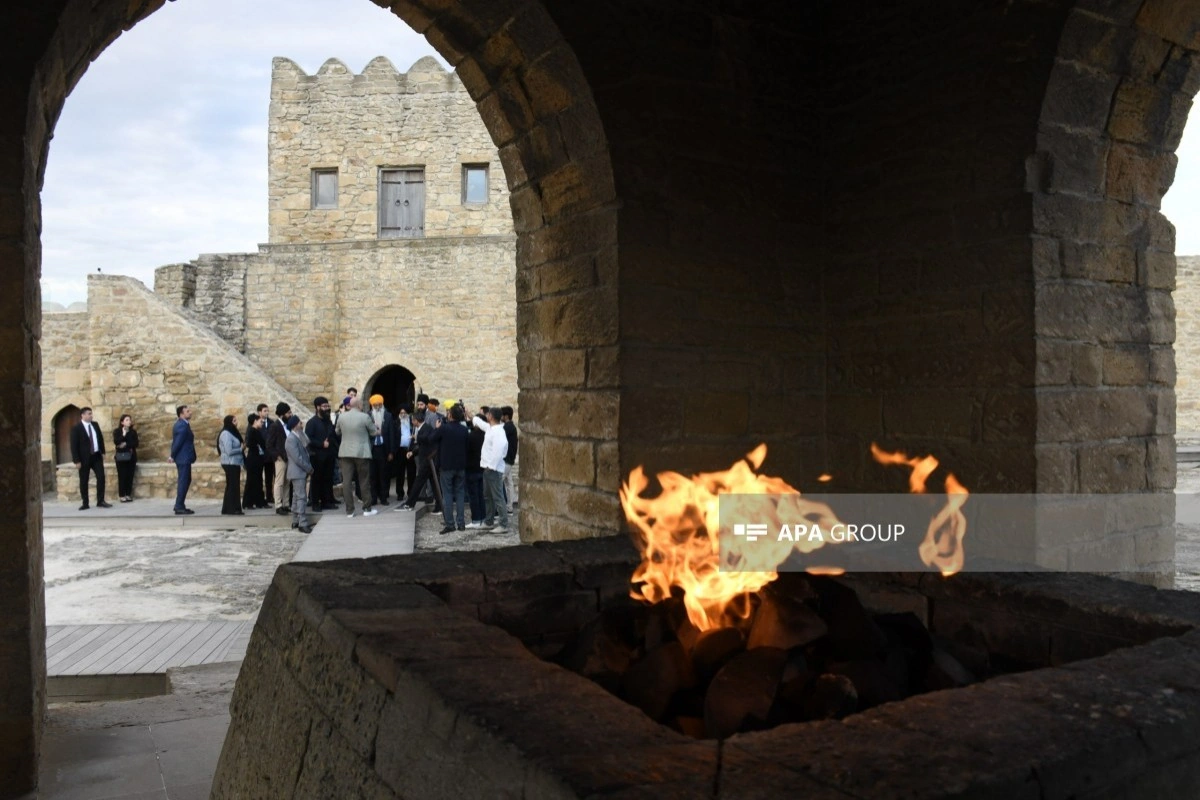 Beynəlxalq konfransın iştirakçıları Atəşgah Məbədi kompleksinə səfər ediblər - FOTO