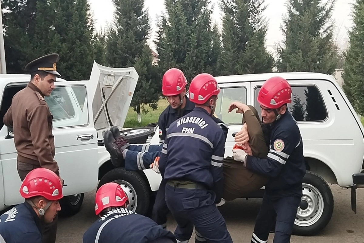 FHN nəqliyyat qəzaları zamanı xilasetmə əməliyyatları mövzusunda təlim keçirib - VİDEO