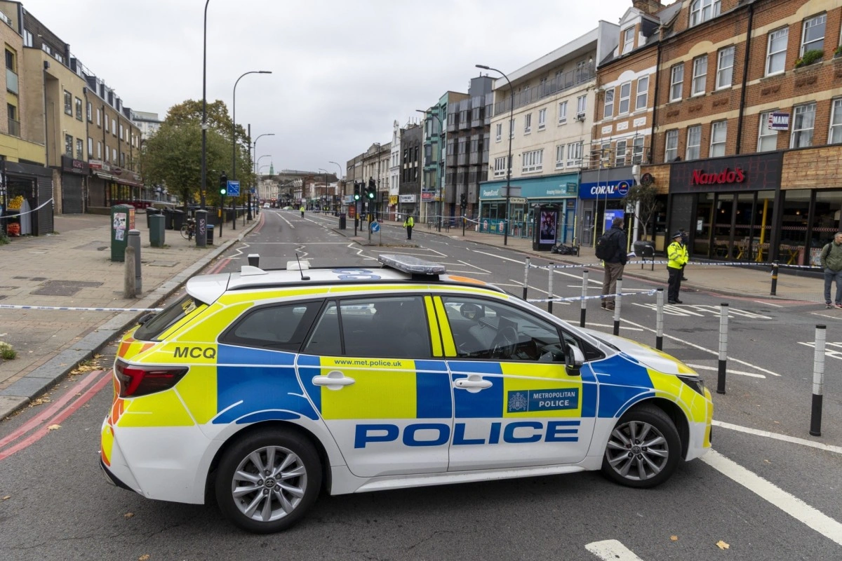 Londonda avtomobil piyadaların üzərinə sürülüb, xəsarət alanlar var