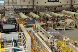 Media nümayəndələri "Airbus"un Hamburqdakı istehsal sahəsində olublar- FOTO