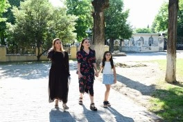 Leyla Əliyeva Şəki şəhərindəki Məhəmməd Füzuli adına parkda görülən işlərlə tanış olub