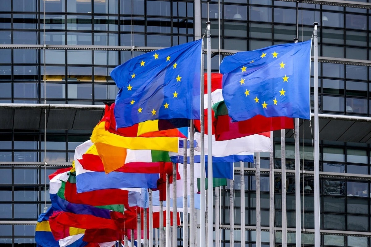 Aİ Slovakiyaya Ukraynaya verilən silahlara görə 105 milyon avro ödəyəcək