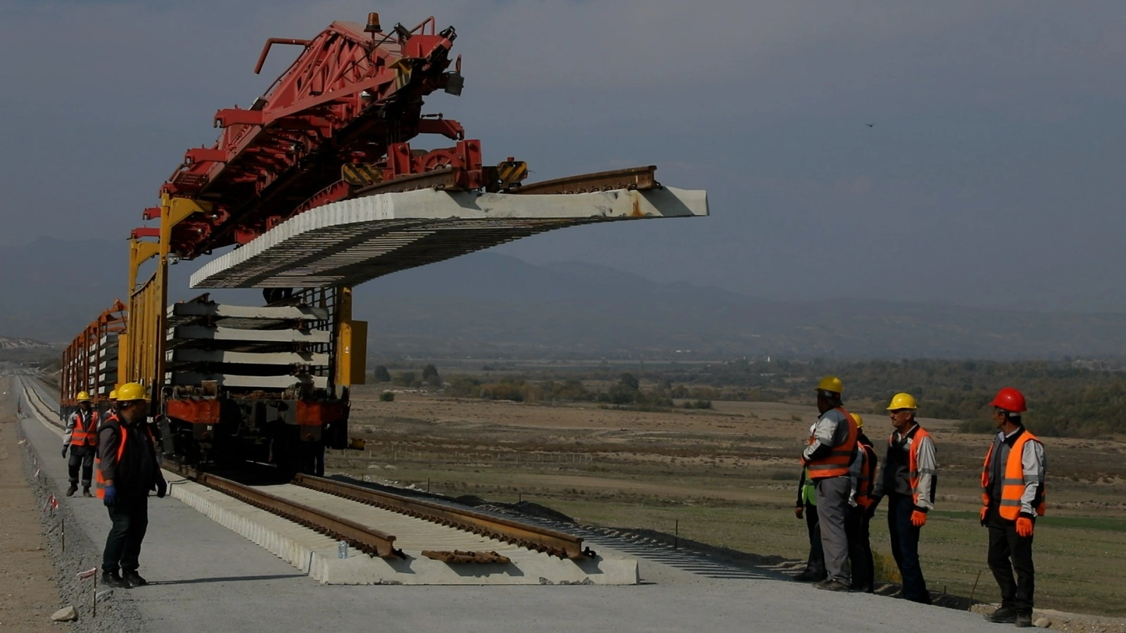 ADY Tarixi İpək Yolu vasitəsilə logistika imkanlarını əhəmiyyətli dərəcədə genişləndirir