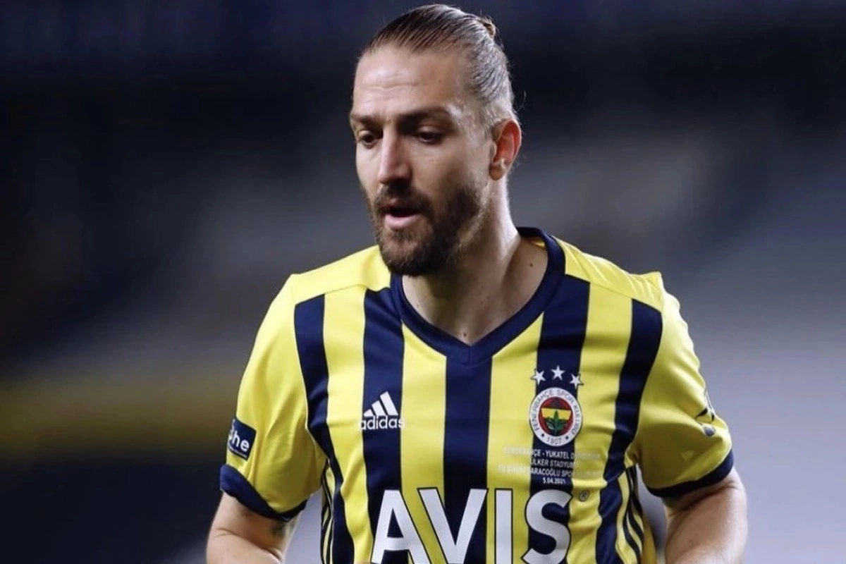 Caner Erkin karyerasını başa vurduğunu açıqlayıb