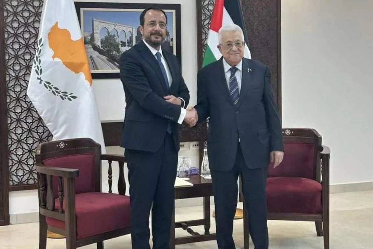 Mahmud Abbas Kiprə gedir, Nikos Xristodulidislə danışıqlar aparacaq