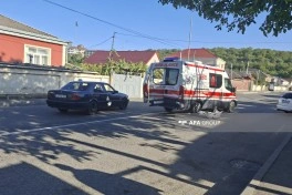 Qusarda təcili tibbi yardım avtomobili yük maşını ilə toqquşub - FOTO