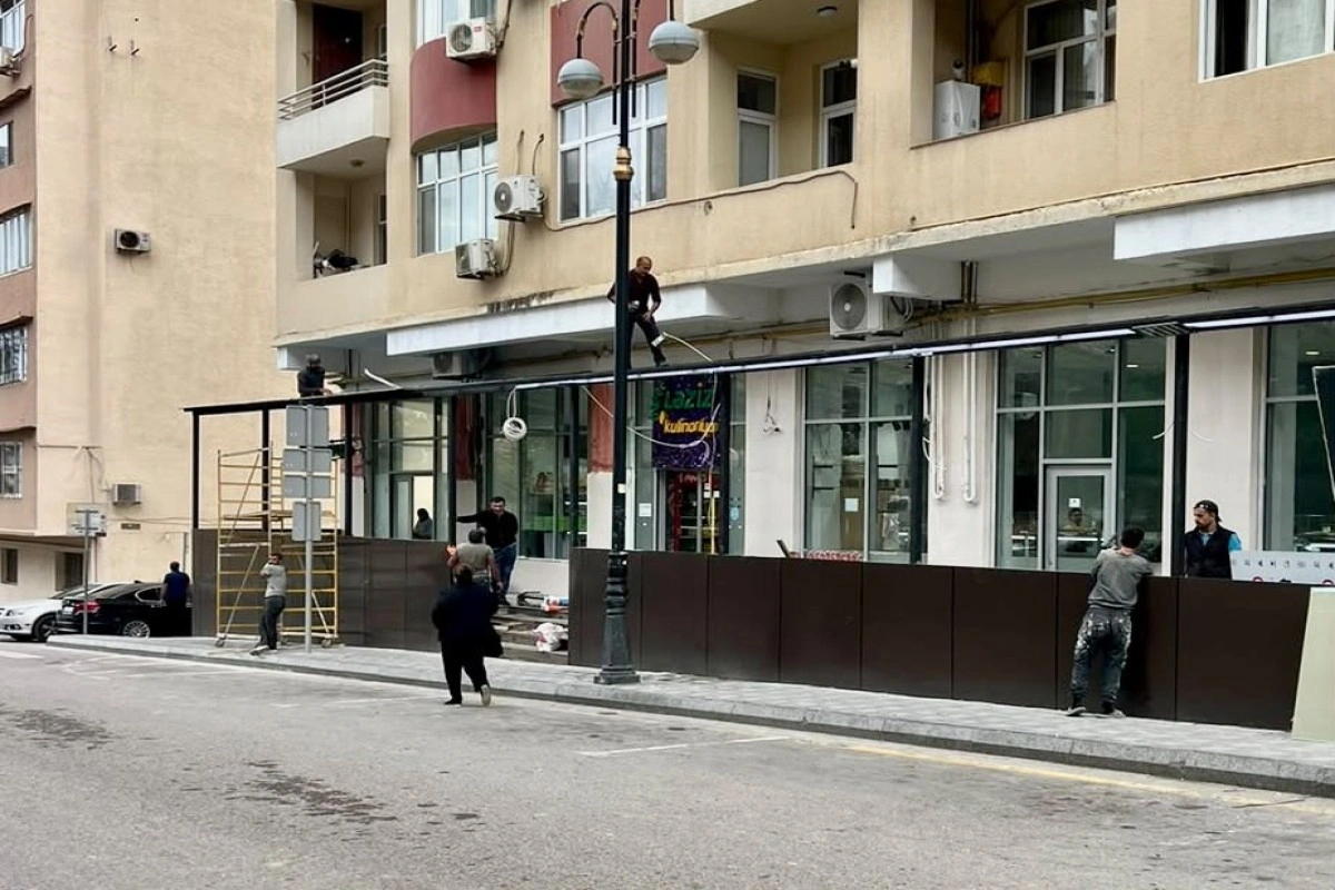 Bakıda piyadaların yolunu kəsən qanunsuz tikinti sökülür