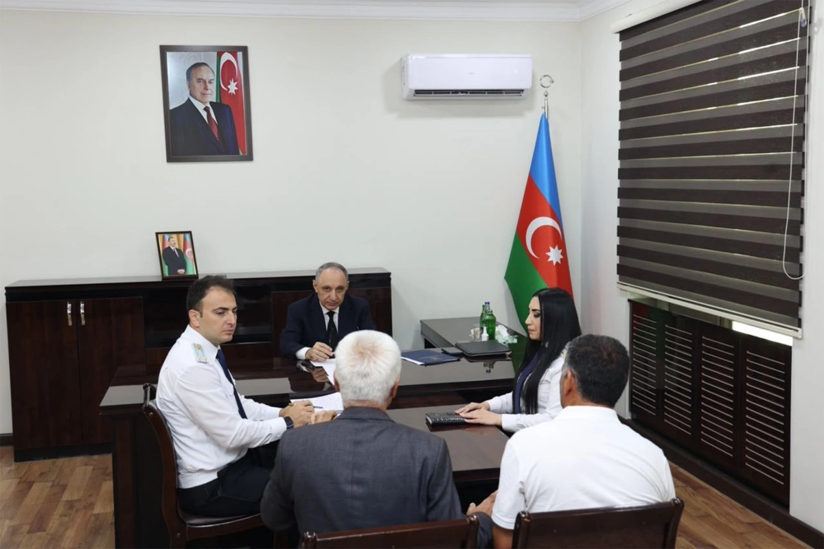Baş prokuror Şamaxıda vətəndaşları qəbul edib