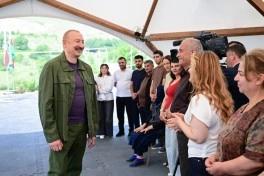 Prezident İlham Əliyev Şuşanın Kiçik Qaladərəsi kəndində görülən işlərlə tanış olub və kəndə qayıdan sakinlərlə görüşüb - FOTO